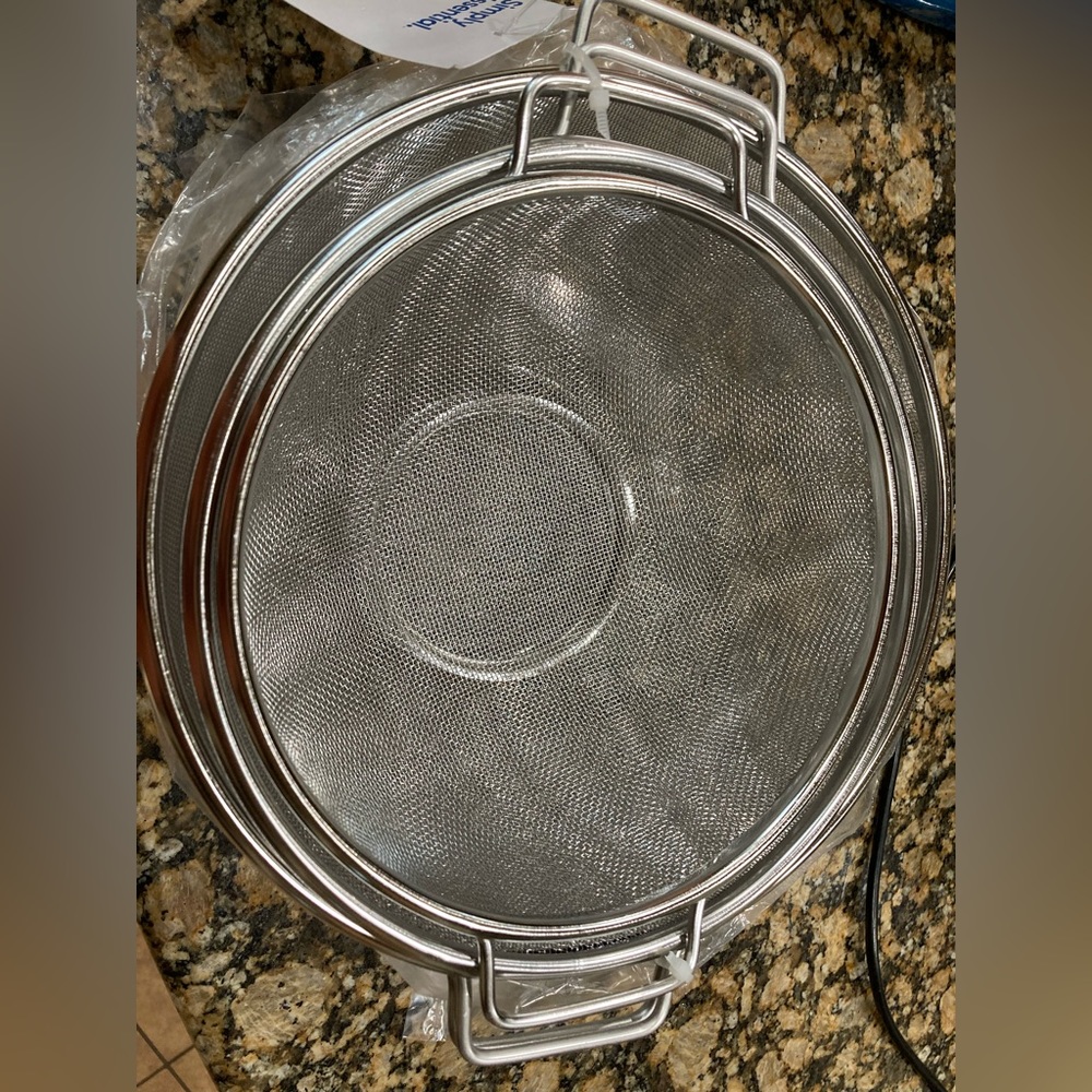 NWT Simply Essentials Set of 3 Mesh Colanders